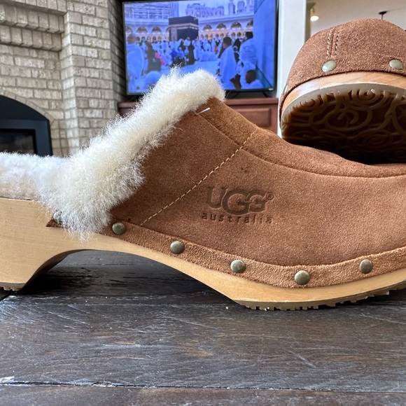 UGG Shoes - Picture 2 of 4